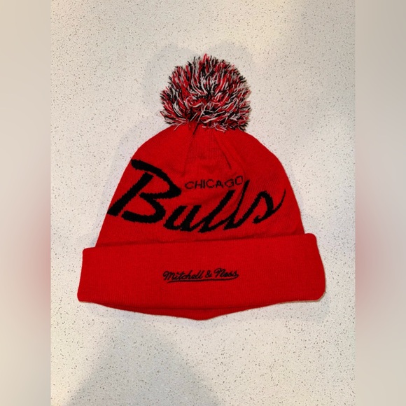 Vintage Style Chicago Bulls Knit Beanie Hat - Picture 3 of 7